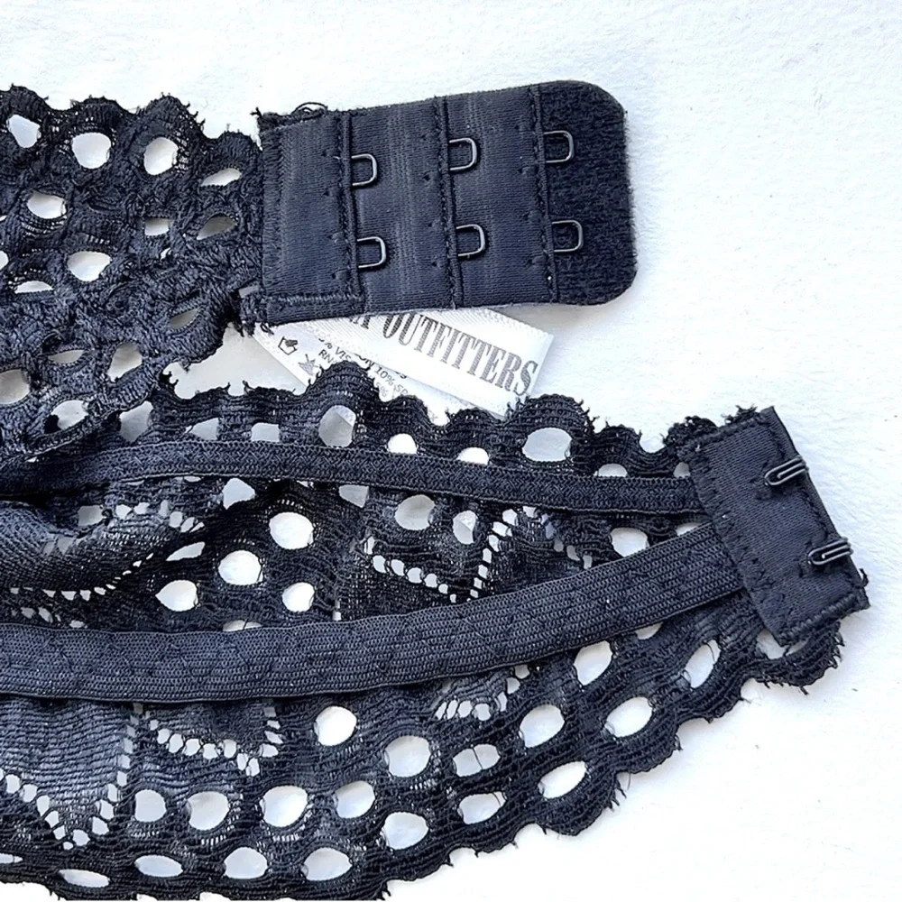 NWOT ZENANA OUTFITTERS Lace Halter Bralette Black L Fairy Grunge Boho Festival - Picture 11 of 16